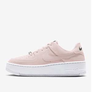 Women’s Air Force 1 low sage Sneaker